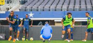 El &ldquo;Bolillo&rdquo; arma el equipo para el debut