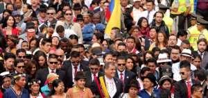 El presidente Rafael Correa lleg&oacute; ayer hasta la Asamblea en Quito, para el informe a la Naci&oacute;n, acompa&ntilde;ado por cientos de representantes de las nacionalidades, pueblos  y colectivos sociales.