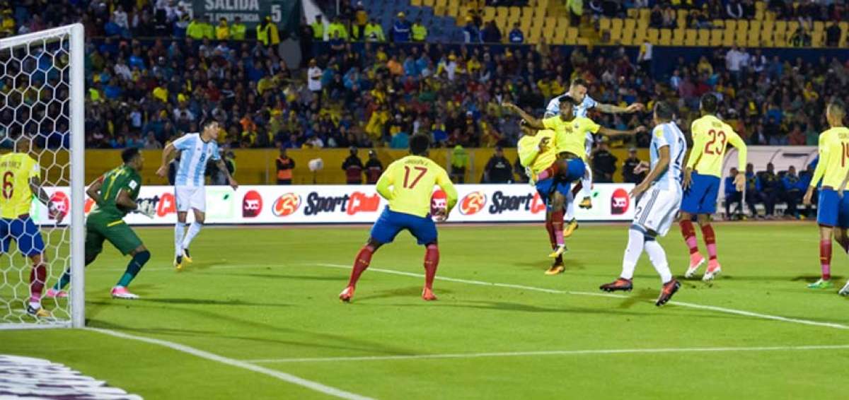 Seleccionados durante el partido ante Argentina.