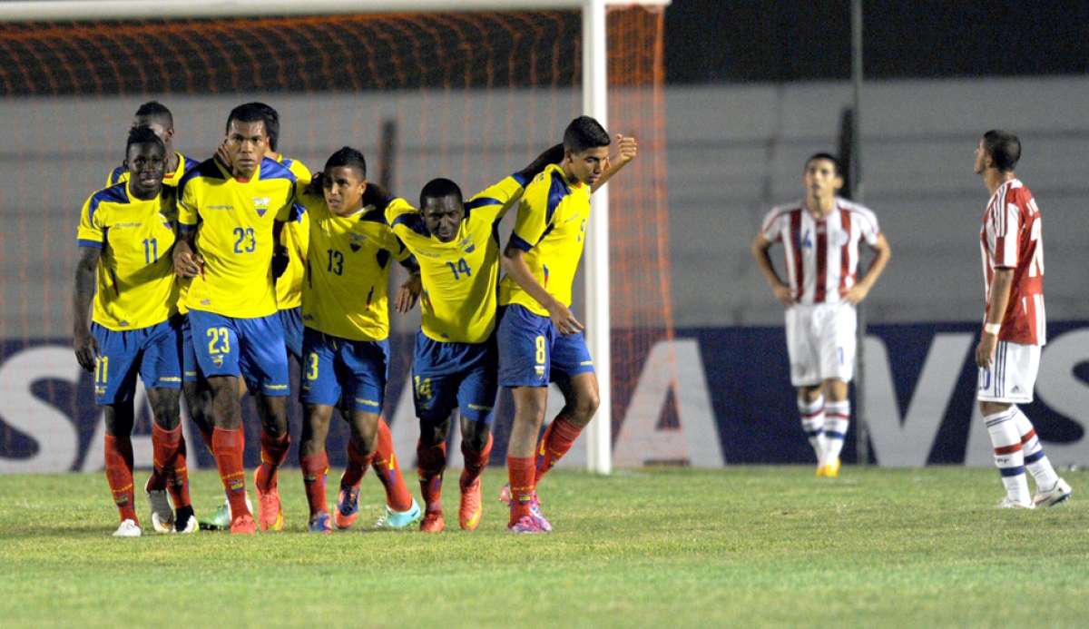 El capit&aacute;n de la &lsquo;Tri&rsquo;, Luis Cang&aacute; (23), se convirti&oacute; en h&eacute;roe. El zaguero central, que se lanz&oacute; al ataque en los minutos finales del partido ante Paraguay, convirti&oacute; de cabeza el segundo tanto de Ecuador. Foto: AFP