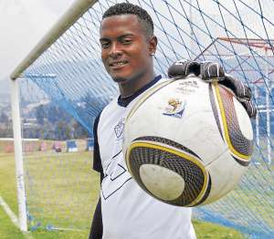 El arquero de Liga de Loja, Danny Cabezas, no cobra su sueldo desde hace dos meses, por lo que no ha podido pagar la manutenci&oacute;n de su primera hija. FOTO: ARCHIVO.