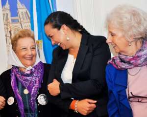 La presidenta de la Asamblea se reuni&oacute; con las Madres y Abuelas de la Plaza de Mayo. Foto: Tomada del Facebook de Gabriela Rivadeneira