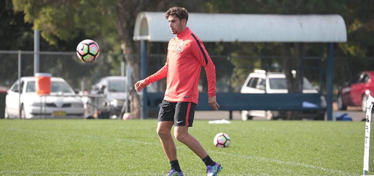 Bruno Pi&ntilde;atares durante uno de los entrenamientos en el Western Sidney de la liga australiana de f&uacute;tbol profesional. El uruguayo tiene 27 a&ntilde;os.