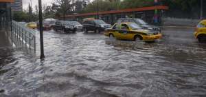 Fuerte lluvia colapsa pasos deprimidos al nororiente de Quito