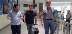 Carlos Ferreira Da Silva, fiscal Adjunto de Brasil, mientras llega al aeropuerto de Guayaquil para reuni&oacute;n de ma&ntilde;ana por el caso FIFA Gate