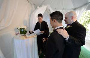 Todas las parejas, sin distinci&oacute;n de g&eacute;nero, ahora pueden casarse en Utah, Indiana, Oklahoma, Virginia y Wisconsin. Foto: AFP