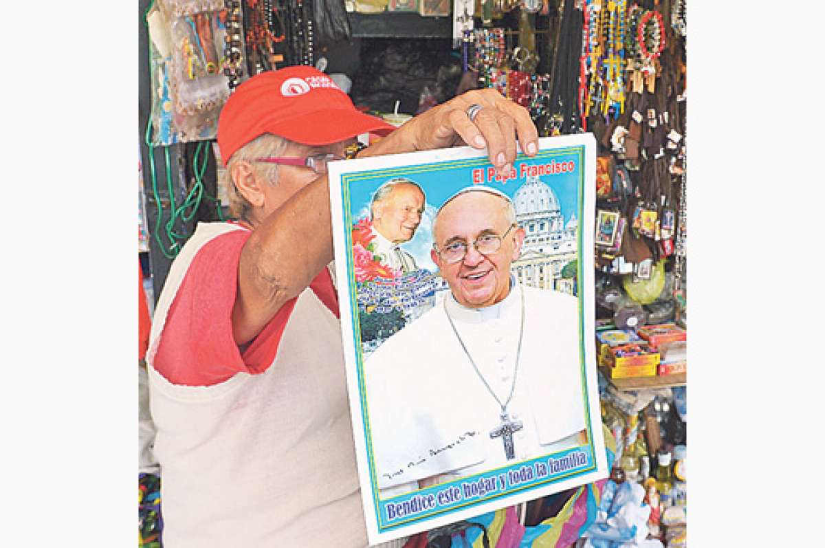 Las parroquias ya ofrecen un &lsquo;kit especial&rsquo; en $ 5 para recibir a Francisco 