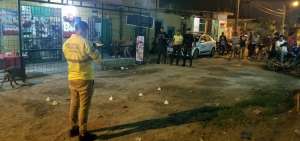 Personal de criminal&iacute;stica realiza las investigaciones del caso tras el crimen.