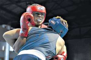 Erick Chal&aacute;, de rojo, venci&oacute; en la final de los 81 kg a Bobby Harris,  de Estados Unidos. Foto: &Aacute;lvaro P&eacute;rez.