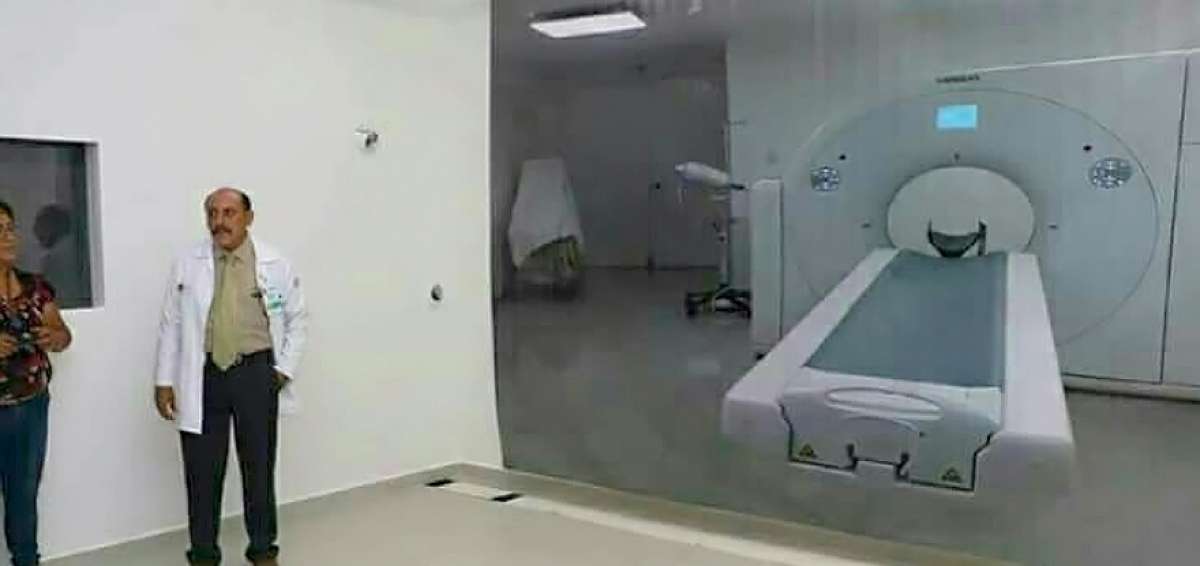 Foto de inauguraci&oacute;n de hospital con gigantograf&iacute;a de un tom&oacute;grafo es en M&eacute;xico, no en Ecuador