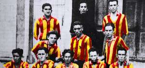 La camiseta de Barcelona con franjas amarillas y rojas corresponde al a&ntilde;o 1926. El &ldquo;&Iacute;dolo&rdquo; del Astillero fue fundado un a&ntilde;o antes, el 1 de mayo de 1925