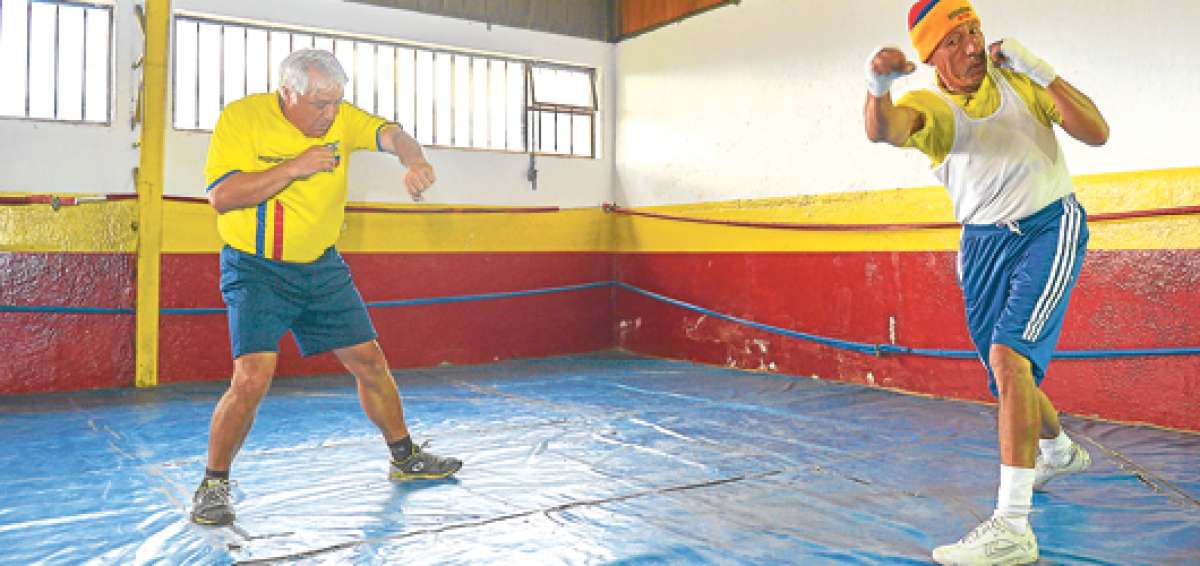 Las viejas glorias del boxeo saltar&aacute;n al ring para ayudar a Bola&ntilde;os