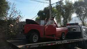 Maquinaria de la Polic&iacute;a Nacional retir&oacute; el veh&iacute;culo impactado, en la avenida C&oacute;rdova Galarza. Foto: Cortes&iacute;a