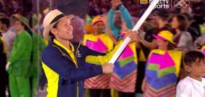 La judoca Estefan&iacute;a Garc&iacute;a se mostr&oacute; contenta por llevar la bandera ecuatoriana durante el desfile en los JJ.OO.