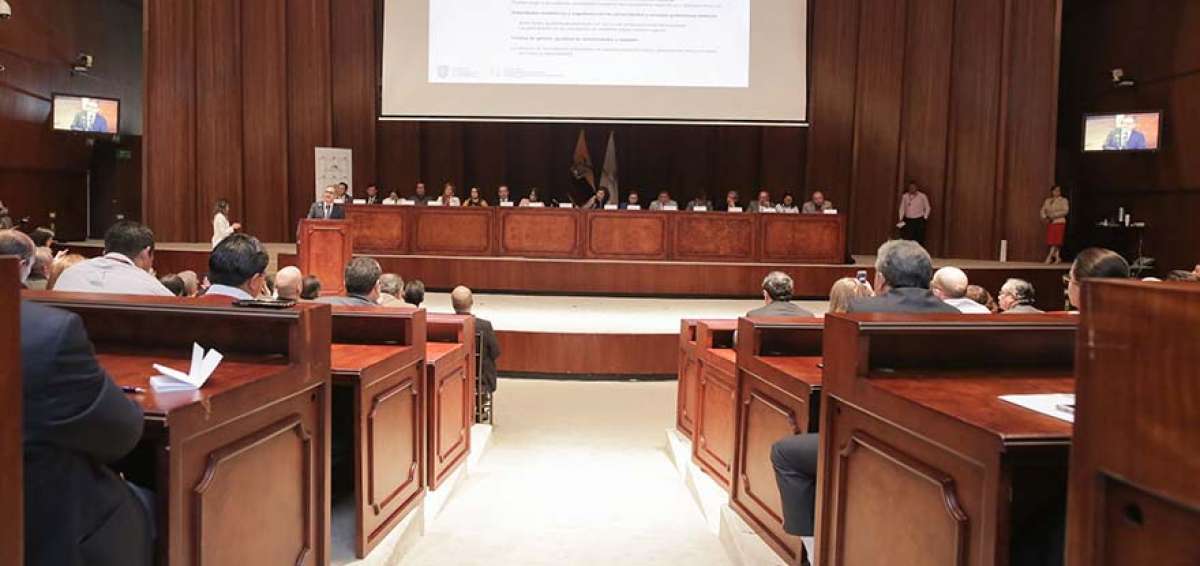 Las autoridades de educaci&oacute;n superior entregaron a la Comisi&oacute;n del Legislativo la propuesta final a las reformas a la Ley de Educaci&oacute;n Superior (LOES).