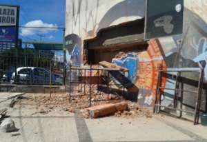 Una persona falleci&oacute; y otra result&oacute; herida por la ca&iacute;da de un muro 