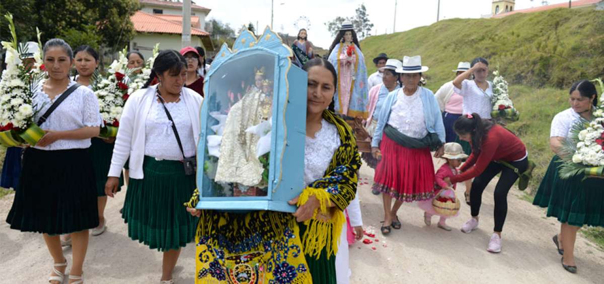Las fiestas del cant&oacute;n Gir&oacute;n re&uacute;nen a las comunidades. Los actos duran varios d&iacute;as y no faltan la comida, la m&uacute;sica y la bebida.