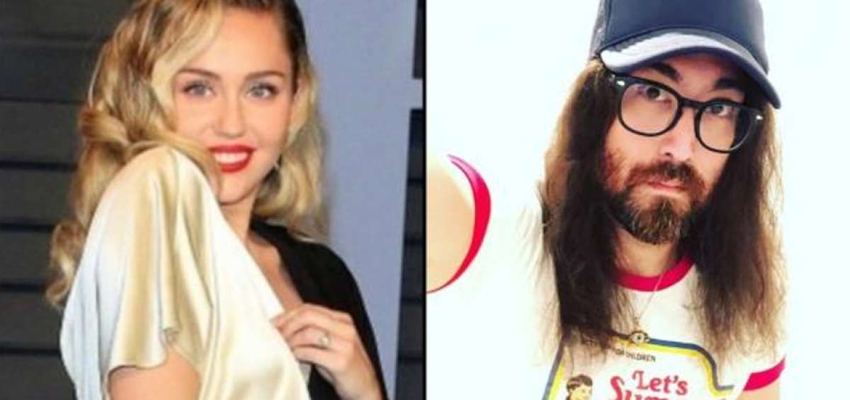 La cantante Miley Cyrus (izq.), junto a Sean Ono Lennon (der.), reversionan el sencillo que fue un himno de Navidad en los a&ntilde;os 70.