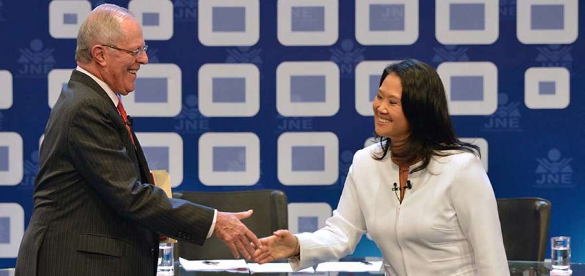 En la primera vuelta presidencial, el candidato Kuczynski (i) obtuvo el 21,01% de apoyo, mientras que Keiko Fujimori (d) logr&oacute; el 39,85%.