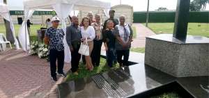 Familiares de las dos leyendas del deporte ecuatoriano estuvieron presentes en el homenaje post mortem en el Parque de la Paz de Dur&aacute;n.