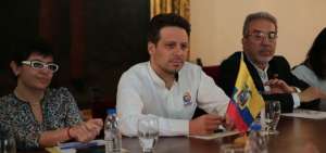 El canciller ecuatoriano estuvo previamente en la Casa Amarilla de Caracas. 