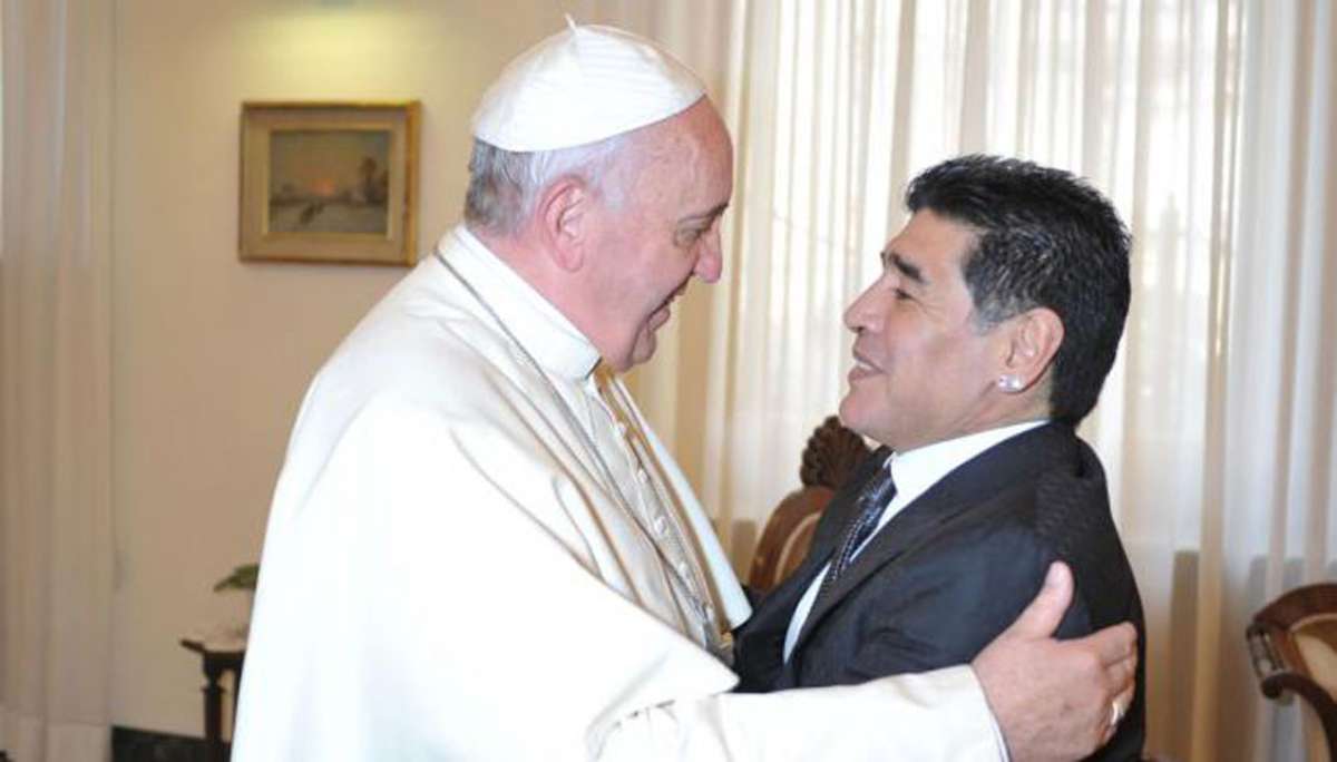 Maradona se declara &ldquo;hincha del papa&rdquo;