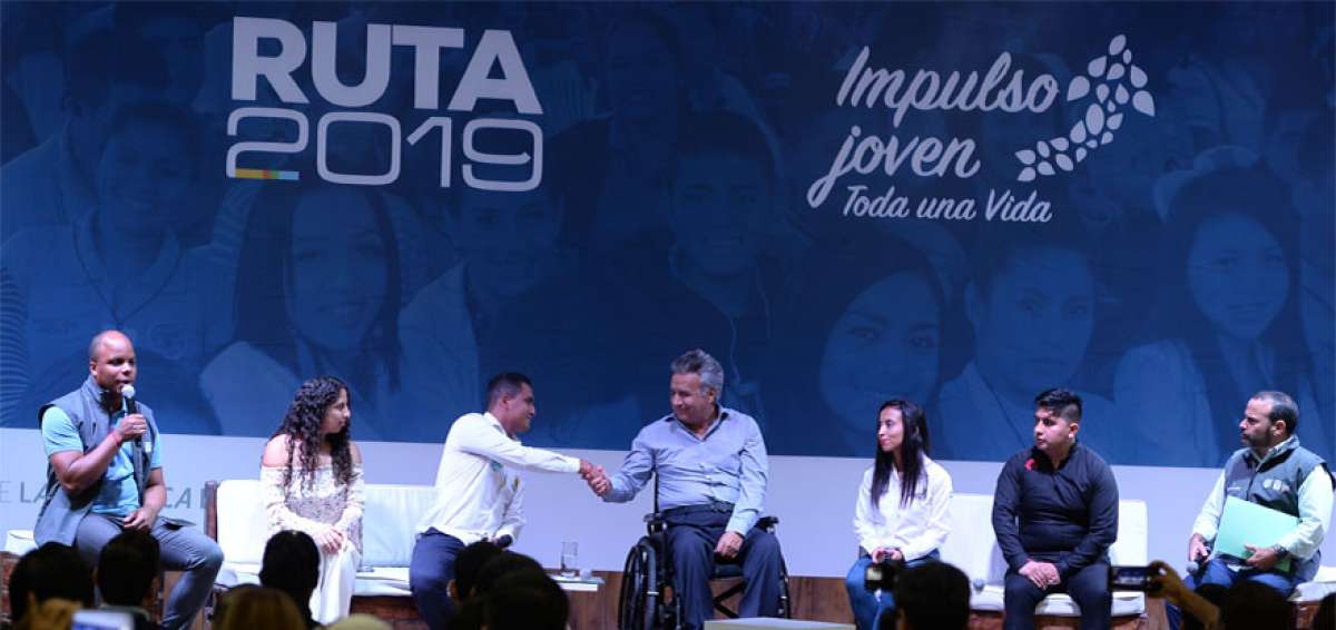 El presidente Len&iacute;n Moreno comparti&oacute; una charla con varios de los j&oacute;venes emprendedores del pa&iacute;s.