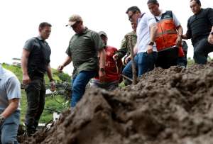 Noboa visitó a las familias damnificadas por el aluvión en El Oro
