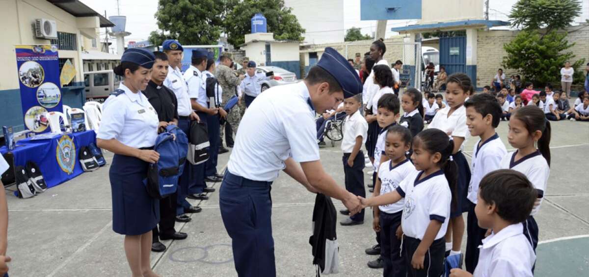 La celebraci&oacute;n de la FAE se realiz&oacute; en las instalaciones de la escuela fiscal Luis Felipe Hern&aacute;ndez Tello, en el sector de la Isla Trinitaria, sur de Guayaquil.