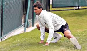 El serbio Novak Djokovic se encuentra entrenando en Londres de cara a su debut ante el alem&aacute;n Philipp Kohlschreiber. Foto: Internet