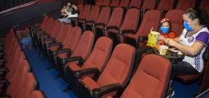 Las salas de cine y teatro tendr&aacute;n que cumplir normas de bioseguridad.