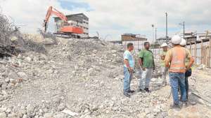 El desmontaje de la &lsquo;licuadora&rsquo; fue desarrollado por 40 trabajadores, quienes usaron, por primera vez, la t&eacute;cnica de demolici&oacute;n mec&aacute;nica. FOTO: CARINA ACOSTA.