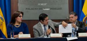 El ministro de Econom&iacute;a, Richard Mart&iacute;nez, durante una rueda de prensa en el Palacio de Carondelet.