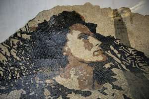 La reina del fado portugu&eacute;s eternizada en un mosaico