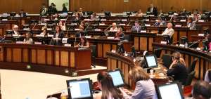 La Asamblea trabaja en un informe sobre la crisis