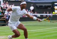 El tenista español Rafael Nadal anunció su retiro del torneo de Wimbledon, por lesión. 