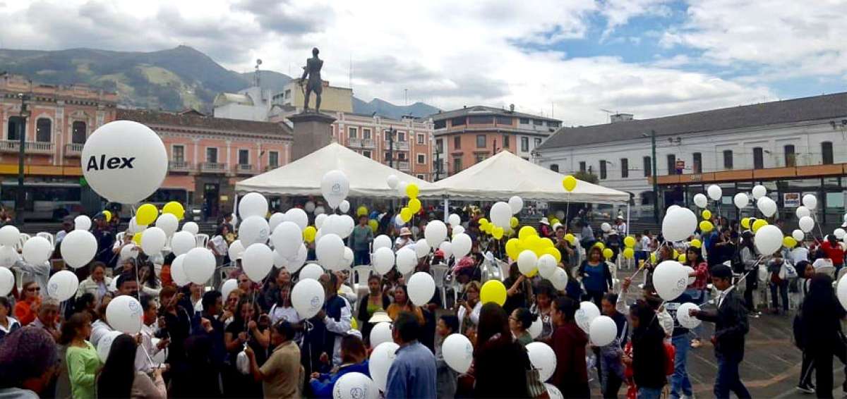 En Quito, el encuentro se efectu&oacute; en la Plaza Santo Domingo, en donde se ofreci&oacute; adem&aacute;s un misa religiosa de acci&oacute;n de gracias.