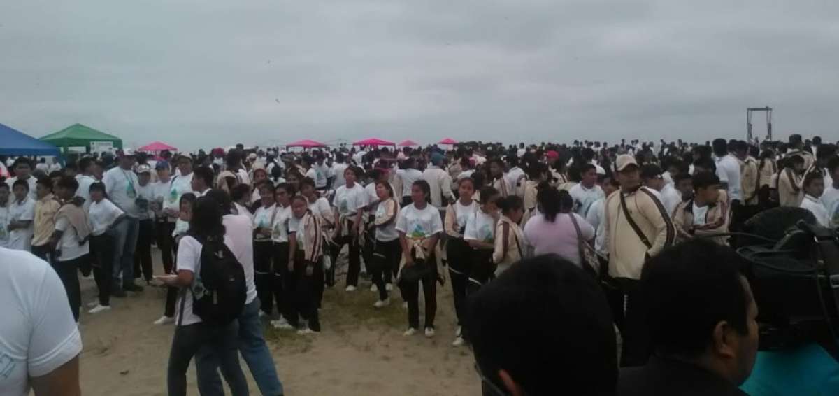 Estudiantes se re&uacute;nen en Villamil, Playas para participar de esta actividad.