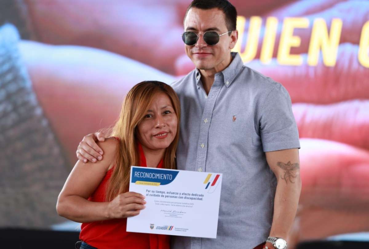 El presidente Daniel Noboa participó de un reconocimiento a cuidadores de personas vulnerables del país