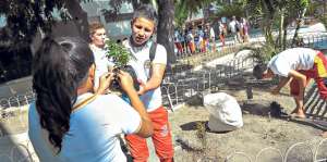 Profesores y estudiantes del colegio 5 de Junio se mostraron comprometidos con la pr&aacute;ctica del Buen Vivir. Foto: Rodolfo P&aacute;rraga / El Tel&eacute;grafo