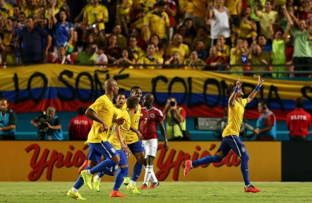 Neymar Jr. (d) anot&oacute; el gol de la victoria para el combinado brasile&ntilde;a. Foto: AFP