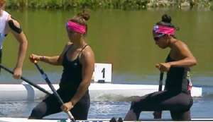 Anggie (i) y Mia accedieron a la final con un tiempo de 2:01.225. Foto: @CanotajeEc