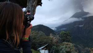 Los turistas que acuden a Ba&ntilde;os captan im&aacute;genes del Tungurahua cuando el cr&aacute;ter est&aacute; despejado. Foto: Roberto Ch&aacute;vez / El Tel&eacute;grafo