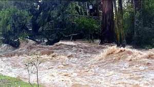 El caudal del r&iacute;o Tomebamba aument&oacute; a un promedio de 150 m3/s. Foto: EMOV EP