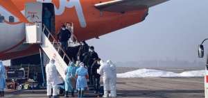 Avi&oacute;n con ecuatorianos evacuados de Wuhan llega a Ucrania