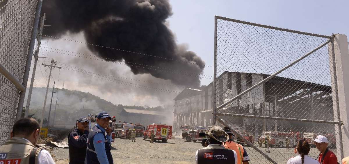 La magnitud de la primera explosi&oacute;n alert&oacute; a trabajadores de f&aacute;bricas vecinas en la zona industrial de Guayaquil.