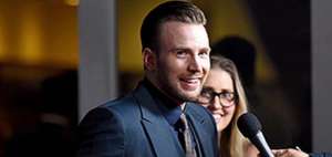 Chris Evans dice estar abrumado por su debut como director de cine