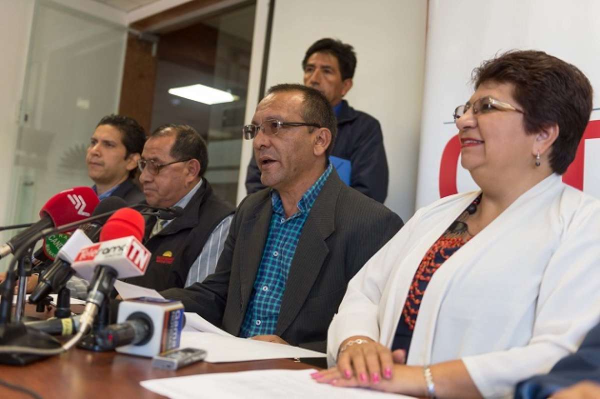 Los representantes de las centrales sindicales ratificaron que estar&aacute;n vigilantes de la democracia.  Foto: John Guevara / EL TEL&Eacute;GRAFO