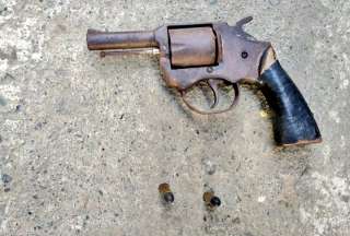 La Policía detuvo a dos personas por tenencia ilegal de armas en Esmeraldas