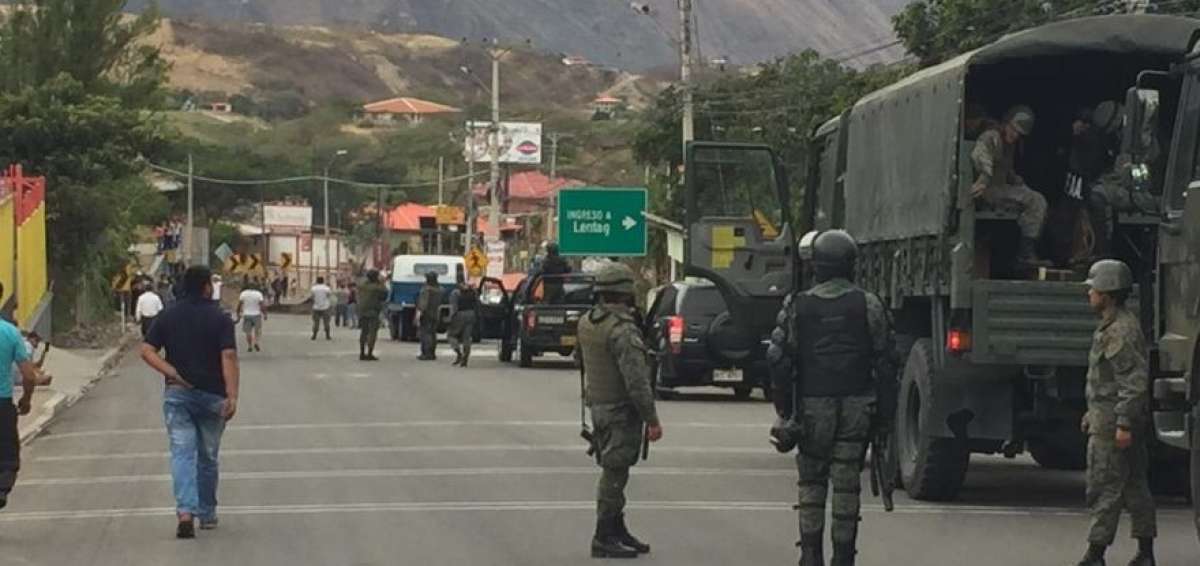 Convoy de camiones reparti&oacute; medicinas en Azuay y El Oro